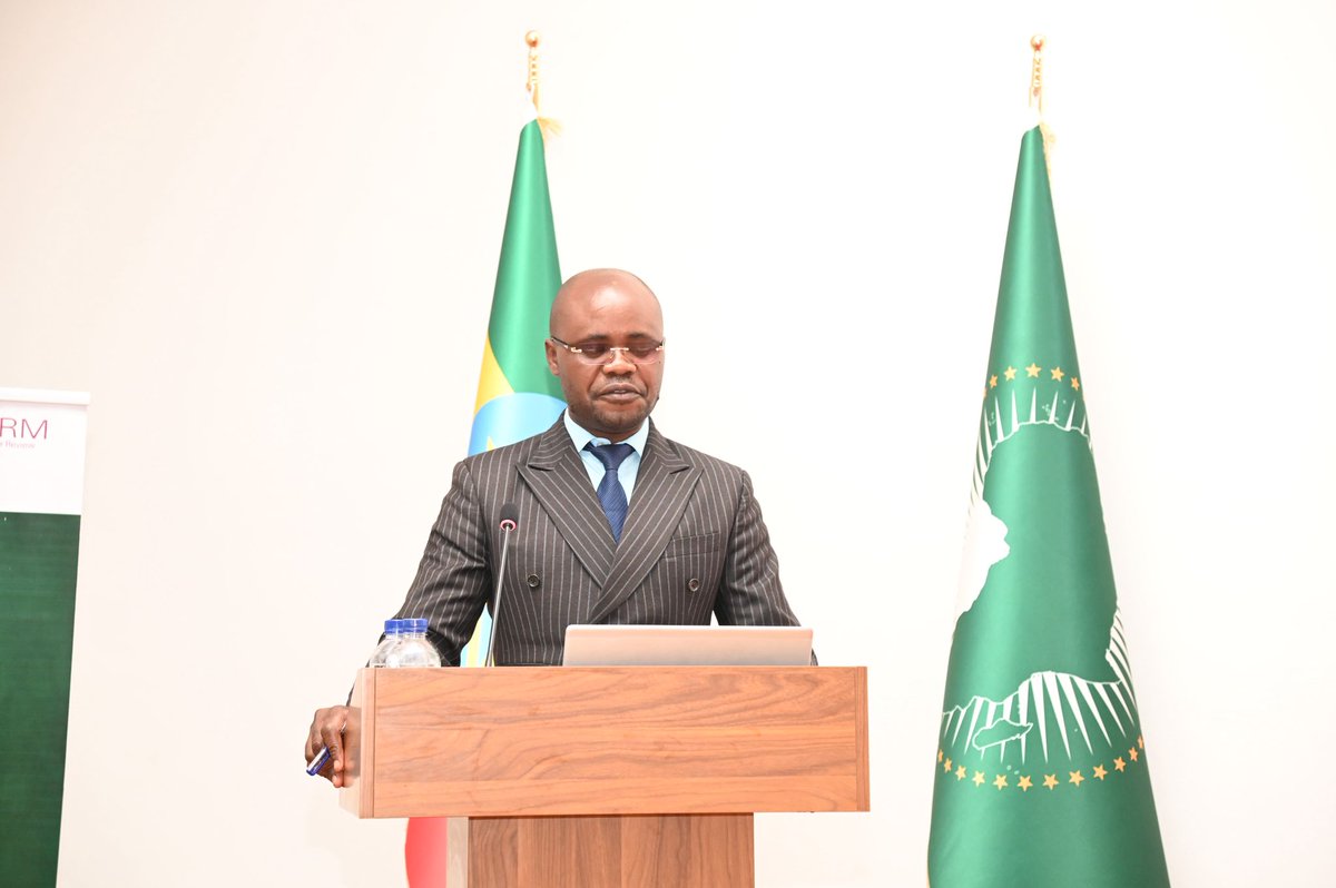 AUC_PAPS's tweet photo. Key moments from the 5️⃣th Joint #PSC-#APRM Retreat in Birayu, 🇪🇹: 

Head of #PSC Secretariat Ms. Neema Chusi, presented progress since the 2021 inaugural retreat (2021-2025 achievements, gaps & opportunities). 

Mr. Germain Tshinu (Country Review Coordinator) presented #APRM #ReviewReports on Zambia, Mozambique, Sierra Leone, Lesotho, Zimbabwe, São Tomé & Príncipe — analyzing governance vulnerabilities & early warning triggers. 

Mr. Dalmar Jama (Senior Strategic Planning Officer) presented on the impact of #APRM Review Reports in Member States' national reforms, mapping out strategic interventions.