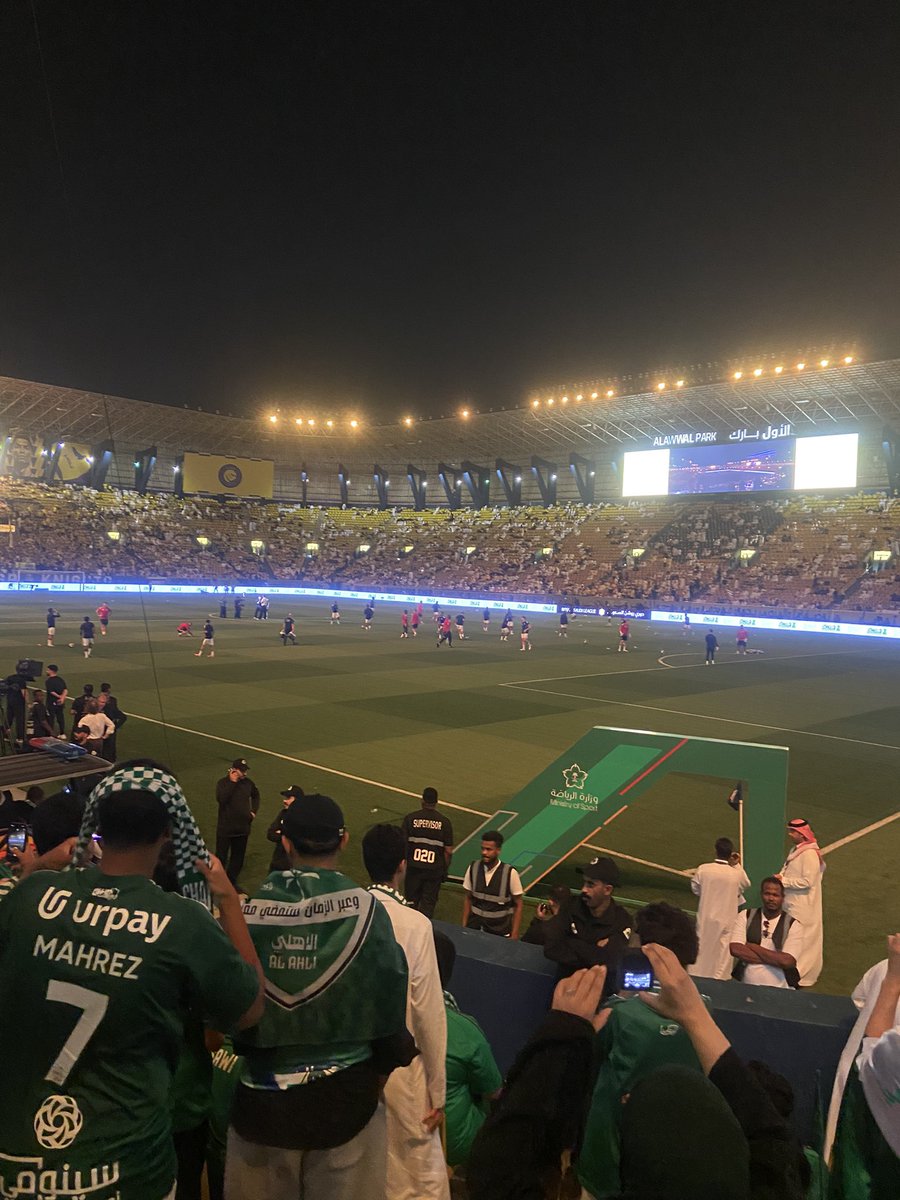 iiulli10's tweet photo. هنا بطل القاره 💚💚 https://t.co/tNnaeFWyiL