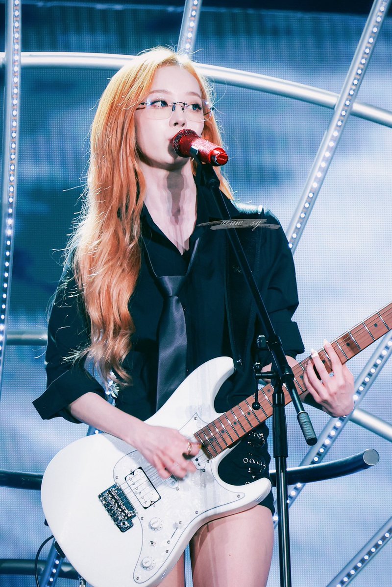 hourly winter tweet media