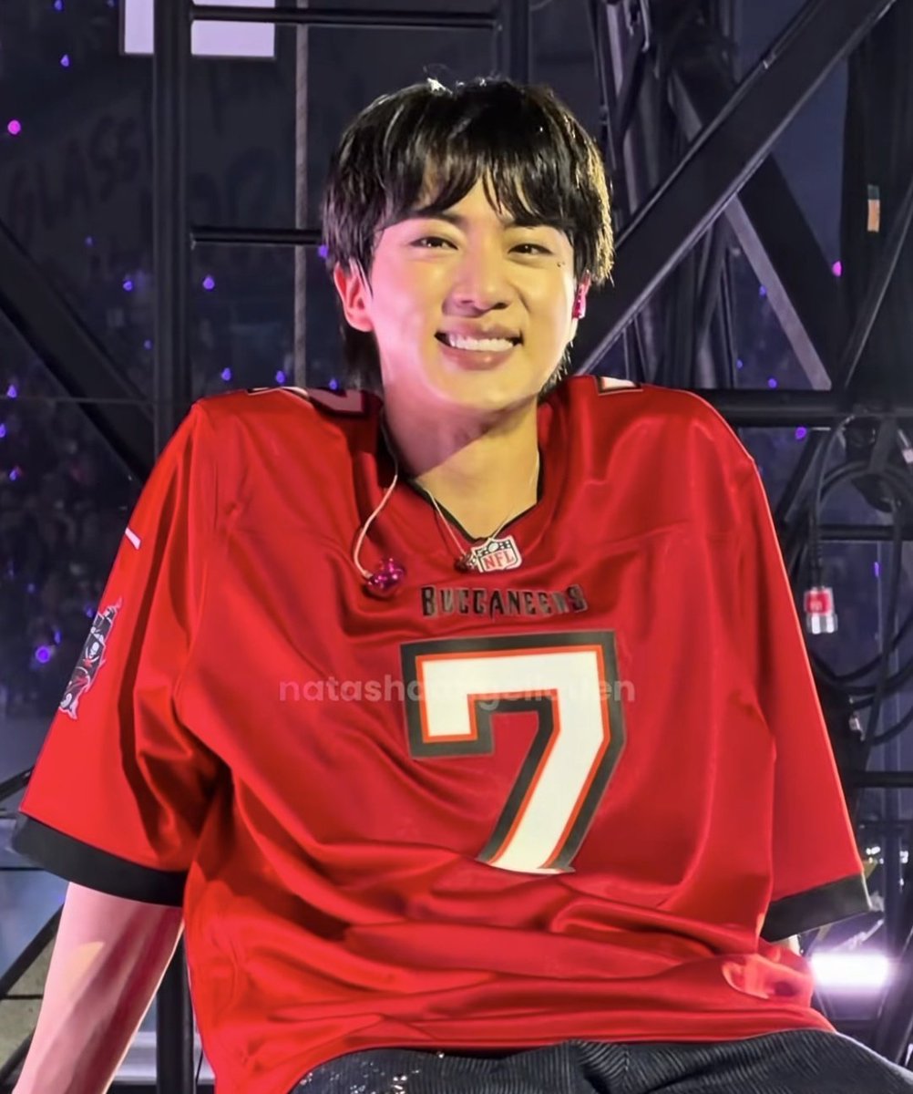 seokjin pics that go 𝒽𝒶𝓇𝒹 tweet media