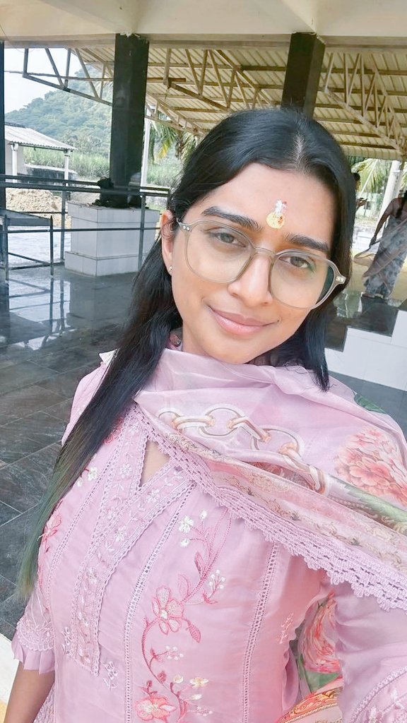 Mohinipriya1996's tweet photo. High voltage for boys. She became stunning here💥 https://t.co/J9w1yyHHxs