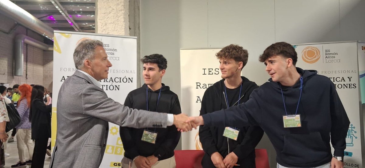 Hoy los alumnos de Ciclos del Arcas han participado en la IV Feria de empleo de la Comarca del Guadalentin.