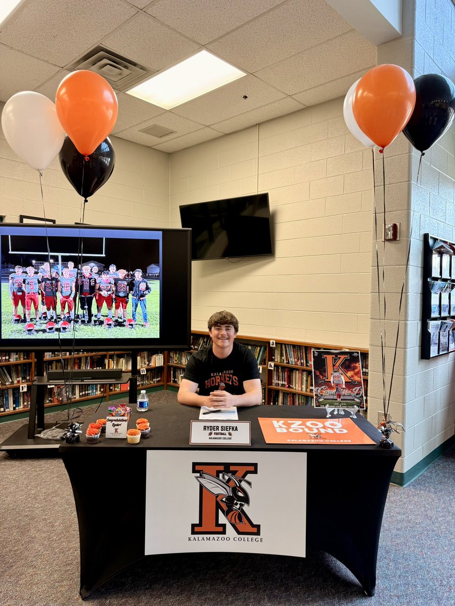 ryder_siefka's tweet photo. Today I had a great signing day!! Thank you to everyone that came and to my coaches and teammates for making this possible!!

@CoachKrajacic @CoachRiceKZoo @KzooFootball @bench424nmore @CSAPrepStar @MIPrepZoneMS @mosesk225 https://t.co/HHz7dJrplC
