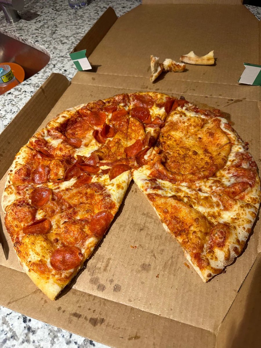 meme bastard 🍕 tweet media
