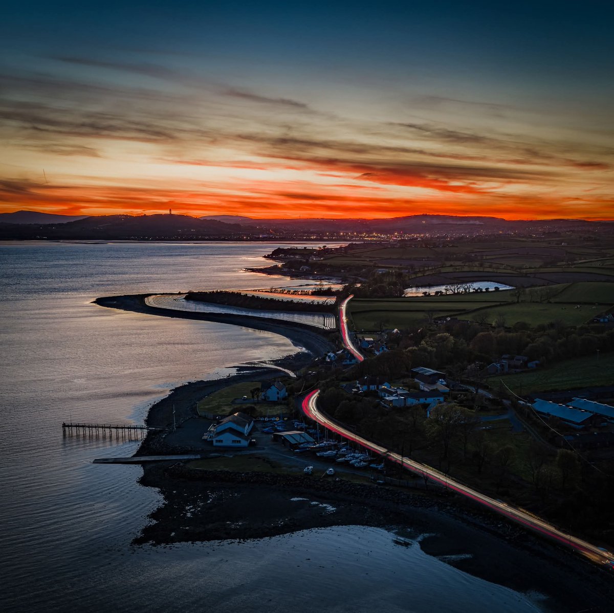 ThisIsIreland3's tweet image. Intense sunset looking towards Scrabo tower last night over Strangford Lough, Newtownards doing some longer exposures to trail the lights on the car 🌅🔥

📍Barr's Bay, Newtownards, County Down Éire 🇮🇪

📸 County Down skies by Ian

#Down #Ireland #Newtownards #StrangfordLough