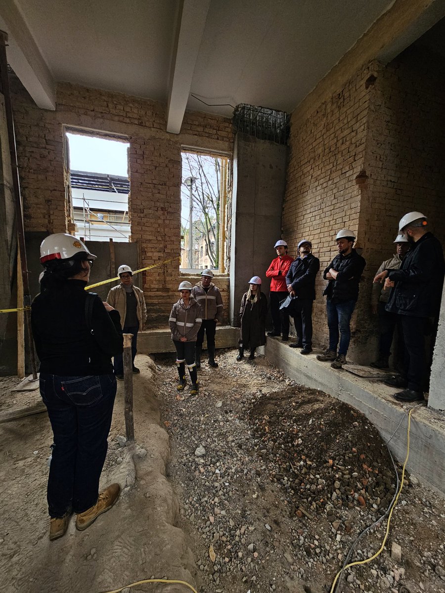 cfreyes's tweet photo. Hoy fuimos a hacer seguimiento a las obras de recuperación de los dos edificios patrimoniales que tiene a cargo @RenoBo_Bogota en el Complejo Hospitalario San Juan de Dios. 

Avanzamos en la restauración integral de dos edificios icónicos: Enfermedades Tropicales (23%) y Santiago Samper (31%). 

Aquí se investigaron enfermedades como el dengue y la malaria. Hoy, trabajamos para que estos espacios vuelvan a la formación y la salud en @Bogota. #AquíSíPasa 

@CarlosFGalan @SectorSalud @mincultura @Patrimoniobta @Gerson_bermont @MSilvaMoyano