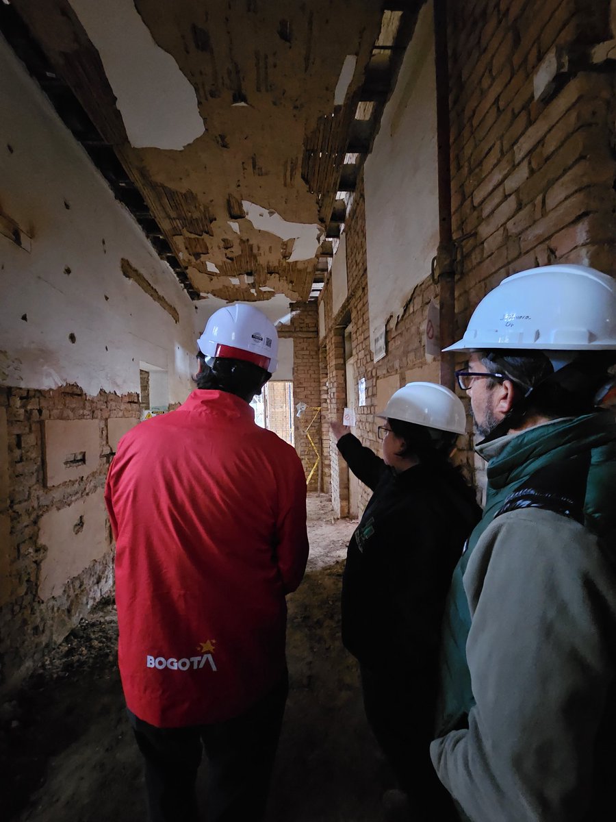 cfreyes's tweet photo. Hoy fuimos a hacer seguimiento a las obras de recuperación de los dos edificios patrimoniales que tiene a cargo @RenoBo_Bogota en el Complejo Hospitalario San Juan de Dios. 

Avanzamos en la restauración integral de dos edificios icónicos: Enfermedades Tropicales (23%) y Santiago Samper (31%). 

Aquí se investigaron enfermedades como el dengue y la malaria. Hoy, trabajamos para que estos espacios vuelvan a la formación y la salud en @Bogota. #AquíSíPasa 

@CarlosFGalan @SectorSalud @mincultura @Patrimoniobta @Gerson_bermont @MSilvaMoyano