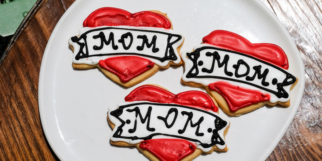 ShopCommons's tweet photo. This Mother’s Day, treat mom to all-day brunch, festive cookies and handmade cards at Superba Food + Bread on her special day ♥️ May 10. Make a reservation.
https://t.co/MdpR0RsxUU https://t.co/Ifuc4mITF7