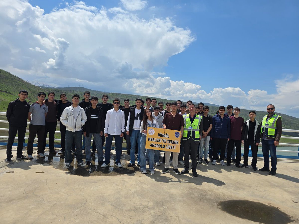 BingolMtal's tweet photo. Teknik Gezi🛠️
Öğrencilerimizi sahada görerek yaşayarak öğrenmelerine destek oluyoruz. Toplamda 8. Aşağı Kaleköy barajına 3. Gezimizi yaptık. Baraj yönetimi ve personeline teşekkür ederiz.
@tcmeb_mtegm
@MustafaOzel66
@Kadir_Cintay12
@yusuf_tokus
@halukcakan12
@Ahmetrsm https://t.co/18vEFIPuNr