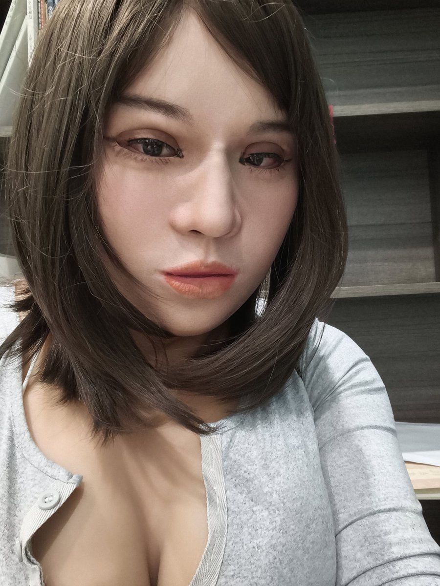mingziwufaxians's tweet photo. 曾经好歹是个男人，现在却把自己折腾成了个不男不女的怪物，一张人皮面具戴在脸上，胸前顶着下作乳量，最下贱的是那藏在体内的小肉段儿，放着好好的男人不当，硬生生把自己打扮成了带着假脸、假胸的人妖 https://t.co/MgVW4mdUM7