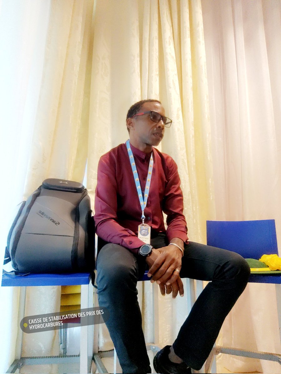 TitiNdema's tweet photo. #Csph
Aujourd'hui, une stagiaire en com me posait la question de savoir comment je faisais pour avoir des musiques d'ambiance toutes différentes et en parfaite synchro avec le reportage du jour...
Les attitudes,les regards,tout y passe quand je dois réaliser... surtout que, je suis en perpétuel quête d'une nouvelle musique instrumentale.
#FoN🤍