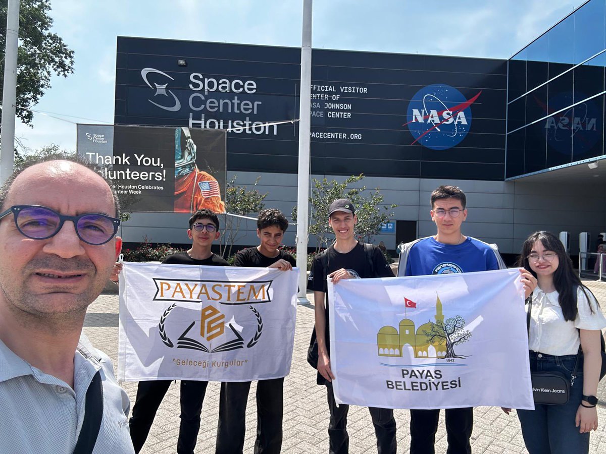 PayasStem's tweet image. Payas’tan NASA’ya: Geleceğin Mimarları Dünya Sahnesinde! 
 FbSparc5665 takımı olarak, FRC Houston Dünya Şampiyonası önce si rotamızı hayallerin gerçeğe dönüştüğü yere kırdık: NASA Johnson Space Center!
Gelecek burada, gençlerimiz ise bu geleceğin tam merkezinde #StemEducation