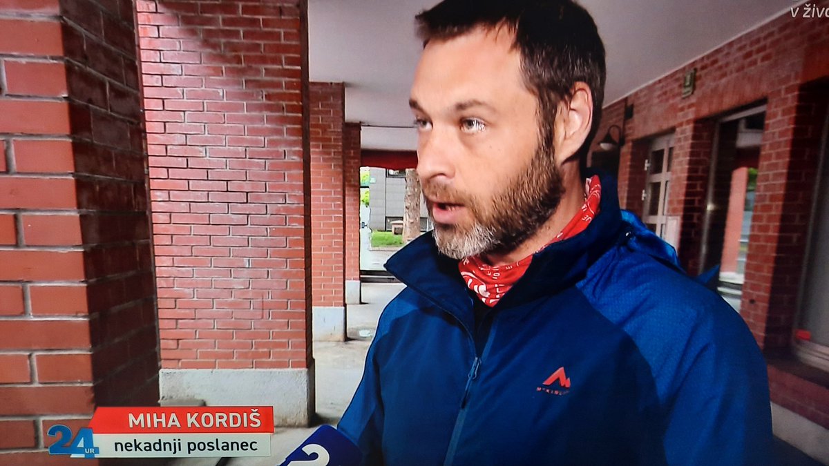 ..pravi Kordiš, da je vesel poslanskega nadomestila, ki ga bo prejemal...ker organizira odporniško gibanje, ki bo  rušilo novo vlado, zaenkrat nima časa poiskat druge službe...
...pomeni, država plačuje psihopate, ki rušijo državo...
...rečite mi, če to ni peta kolona...