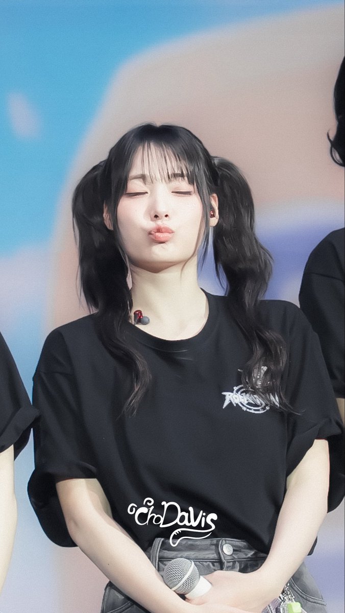 ChoDavisbawige's tweet image. 20260215 QWER Rockation in Taiwan 🇹🇼 Day 2
🐹😚

@qwerband_official @siyo_min 
#qwer #vocal #siyeon #시연 #이시연