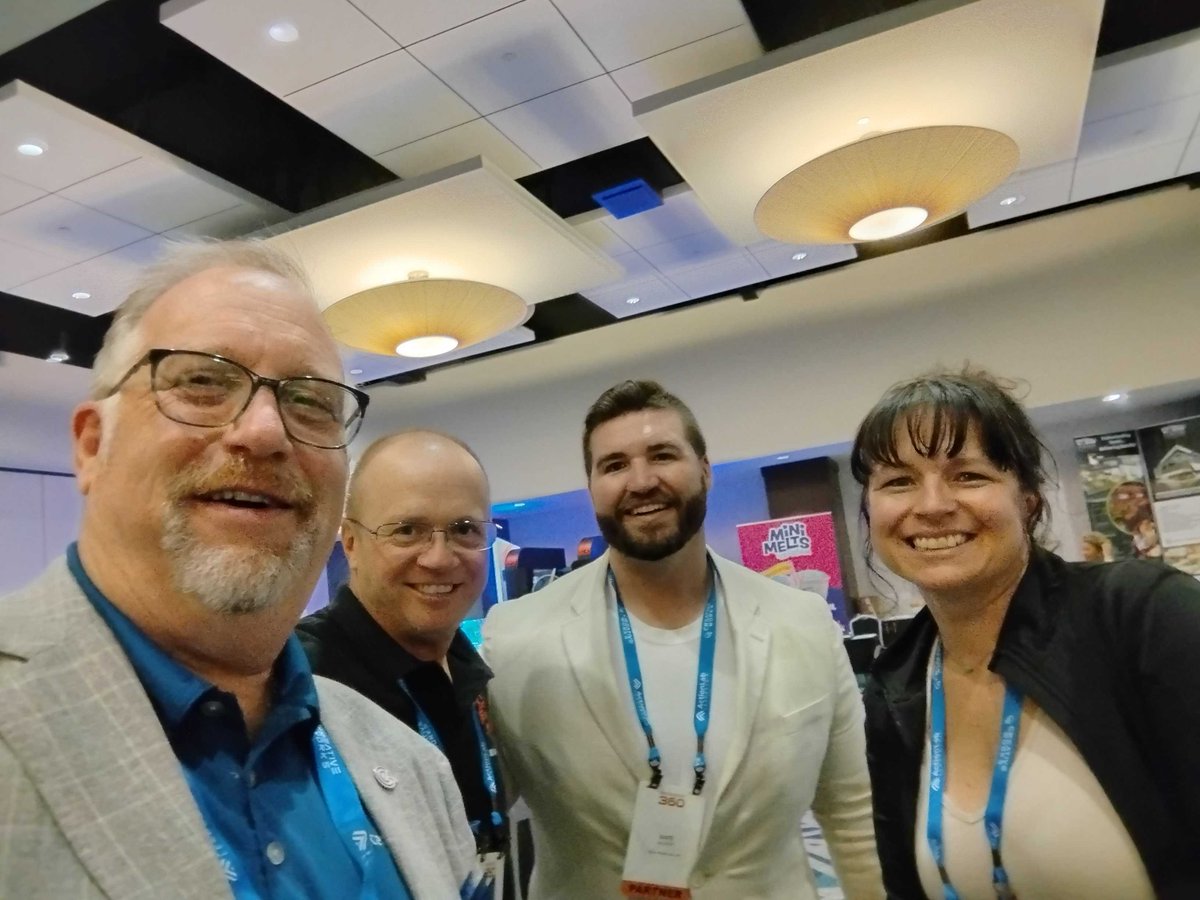 centeredgesoft's tweet photo. Some of the best parts of this industry are the people! John and Mickey are loving catching up with friends and making new ones! 🙌 https://t.co/GvXFJPPSf9
