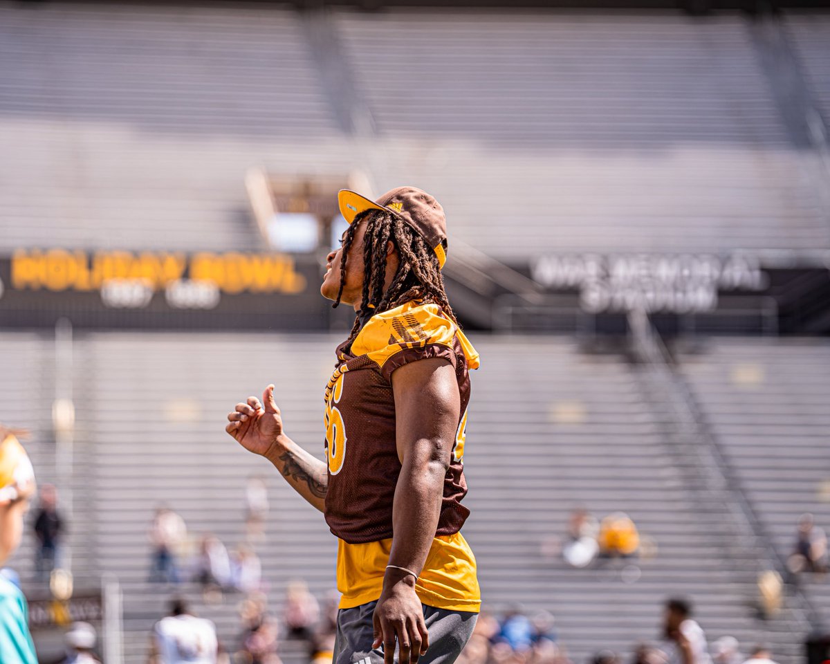 Samuel_Harris39's tweet image. Few weeks back was a great day spending time with the youth and cowboy nation 🤠🤠 #wyomingfootball #gopokes