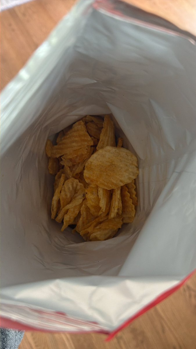 jcredfield's tweet photo. @bouldercanyon Just opened this bag and it isn’t even 1/3rd full.  Love the chips, but seriously.  I can get more chips in a snack size bag. https://t.co/Fbe6U1573m