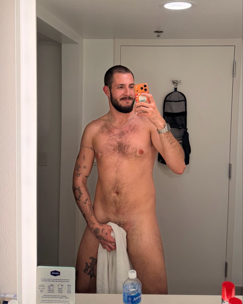 Got sucked off by a Twitter fan in his hotel last night 😎 took these in his bathroom, video coming soon 😏