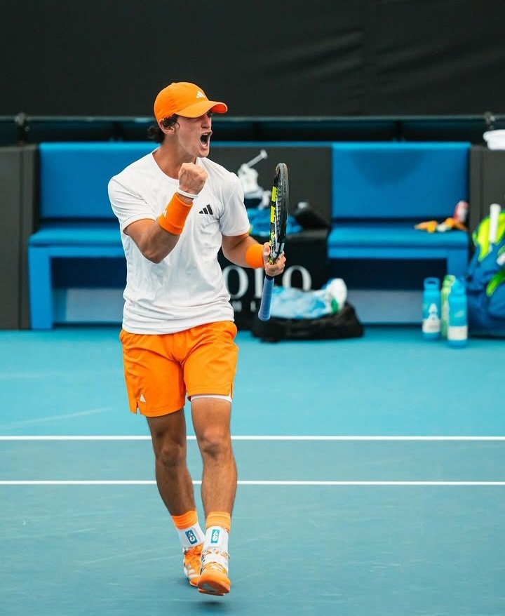 Not_Esportivas's tweet image. ITF TENNIS!
Parabéns aos tenistas campeões do @ITFTennis de M15 de Orlando nos Estados Unidos. 
Simples: Keaton Hance (🇺🇲)/🏆(1)
Duplas: Keaton Hance (🇺🇲)/ Jordan Lee (🇺🇲)
#ITFWorldTennisTour #ITFTennis #Tennis #USTANationalCampus #Orlando #KeatonHance #JordanLee