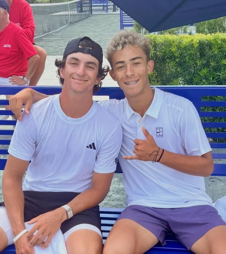 Not_Esportivas's tweet image. ITF TENNIS!
Parabéns aos tenistas campeões do @ITFTennis de M15 de Orlando nos Estados Unidos. 
Simples: Keaton Hance (🇺🇲)/🏆(1)
Duplas: Keaton Hance (🇺🇲)/ Jordan Lee (🇺🇲)
#ITFWorldTennisTour #ITFTennis #Tennis #USTANationalCampus #Orlando #KeatonHance #JordanLee