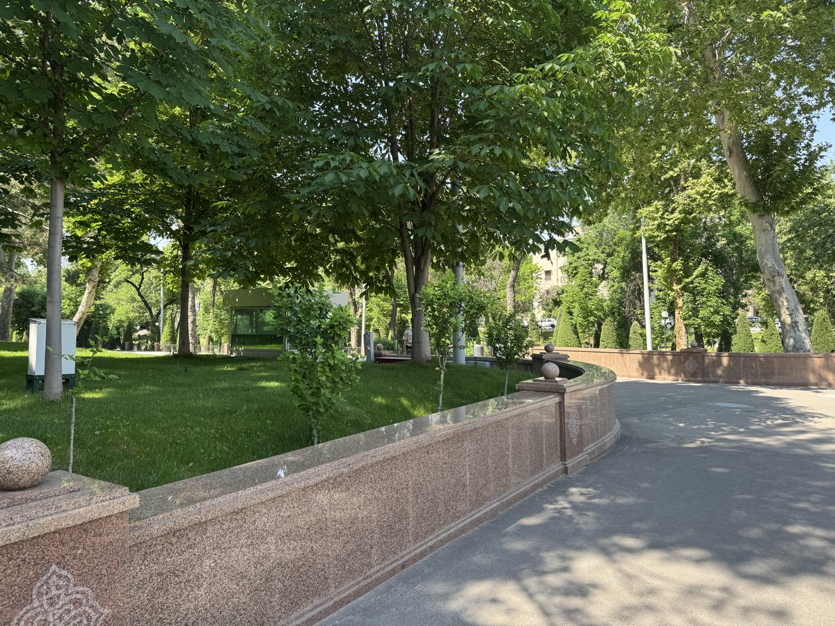 DrOsamaSiddique's tweet image. Just back from #Uzbekistan. Amongst  many positives 2 impressed deeply. 
(1) They are building green, livable, future-focused metropolises with TREES, public spaces &amp;amp; quality of life. (2) They are exalting &amp;amp; celebrating knowledge production &amp;amp; scholars 

@GovtofPakistan emulate