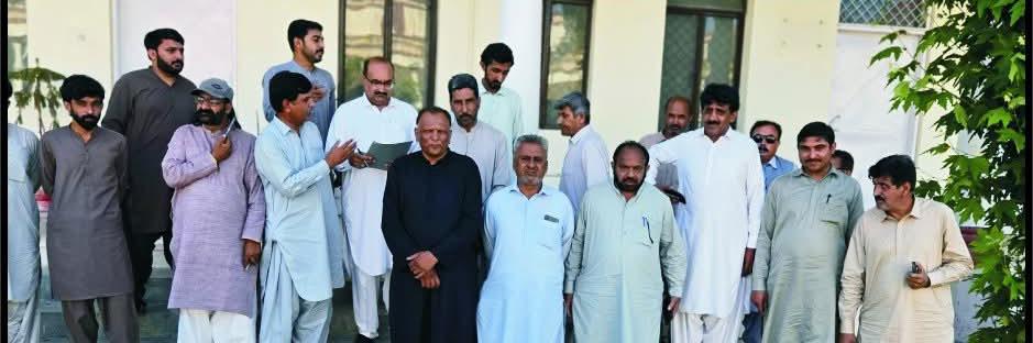 اسسٹنٹ کمشنر چکوال کی جانب سے کرپشن کو برداشت نہ کرنے کے عوام کا دل لبھانے والے اعلان پر انجمن پٹواریاں چکوال نے 30 اپریل سے مکمل ہڑتال کا اعلان کردیا۔
لو جی کر لو گل؟