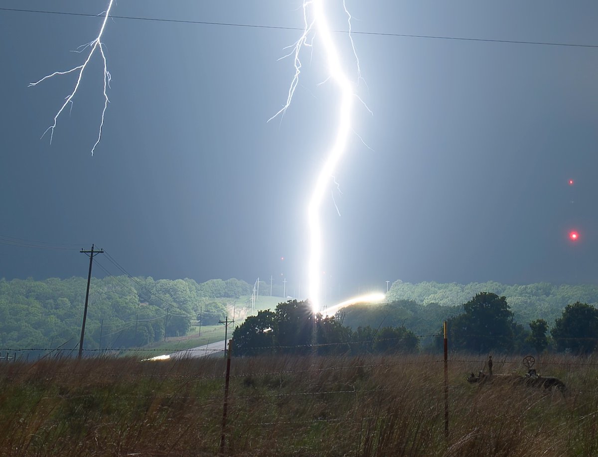 Healey_Photo's tweet photo. The same bolt as viewed from the hill to the left @ 12mm https://t.co/27w6596vat