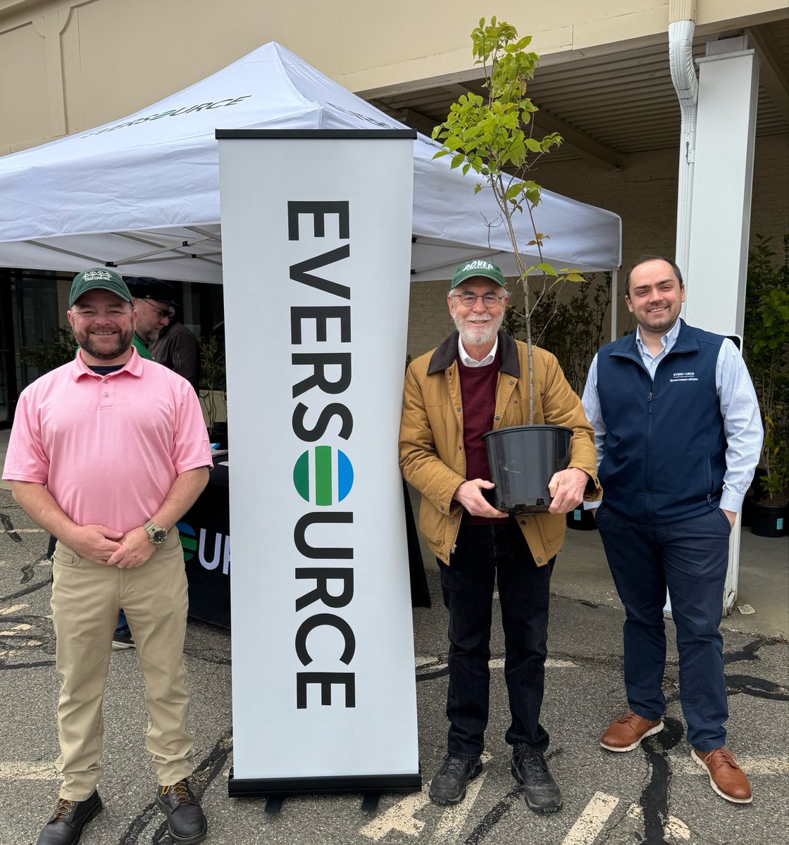 SenDavidWatters's tweet photo. A great partnership with @EversourceNH and @arborday to provide trees and bushes to Dover, varieties that won’t interfere with power lines, and that beautify and green up our community.
@CityofDoverNH #NHPolitics https://t.co/jsTlhpSN9K