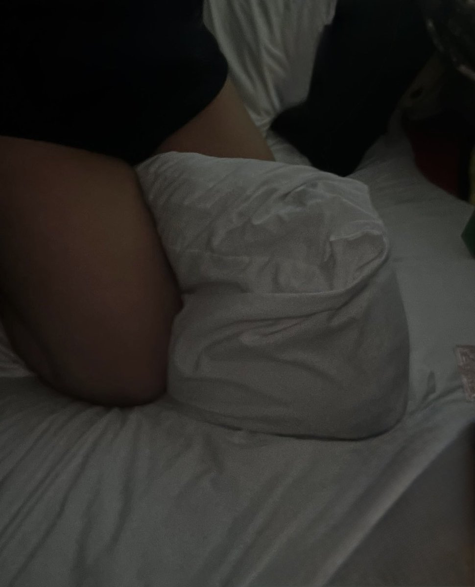 OfflineMisa's tweet photo. i love riding my pillow !! 

#nsfwtwt #cnc #sub #ageplay https://t.co/ngJc7nC2Sp