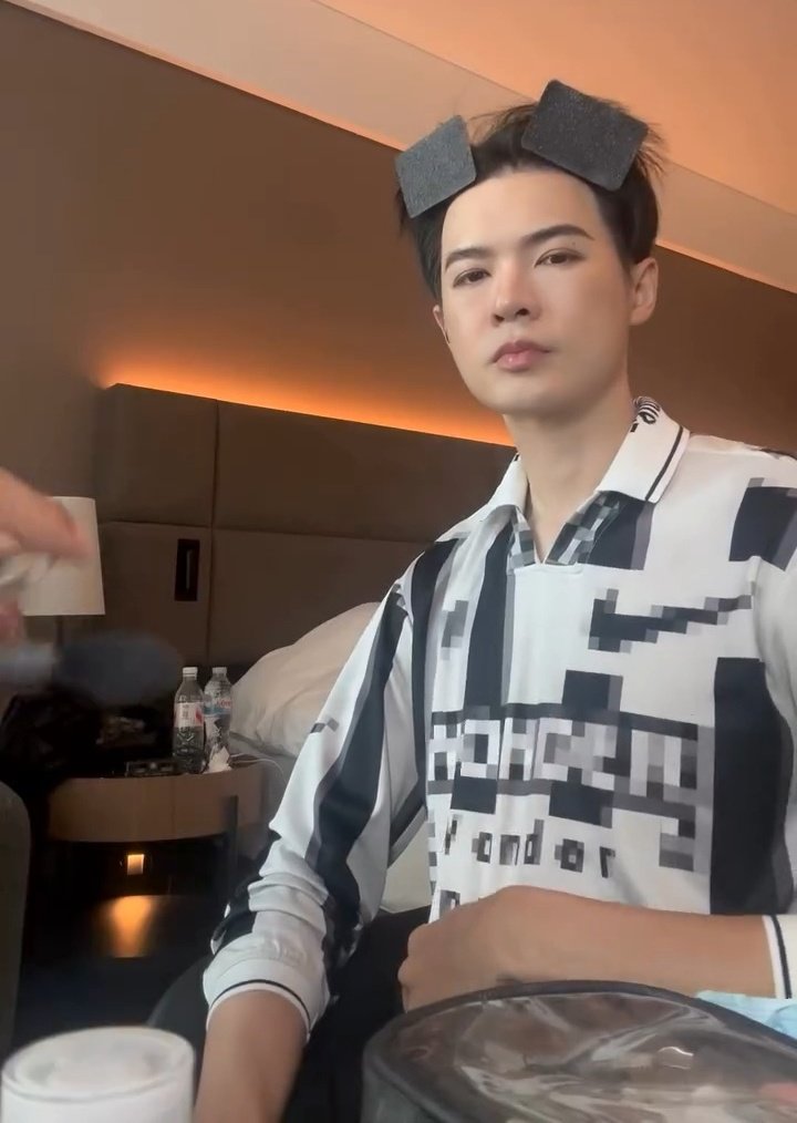 102 ✵ 🐺🐽 tweet media