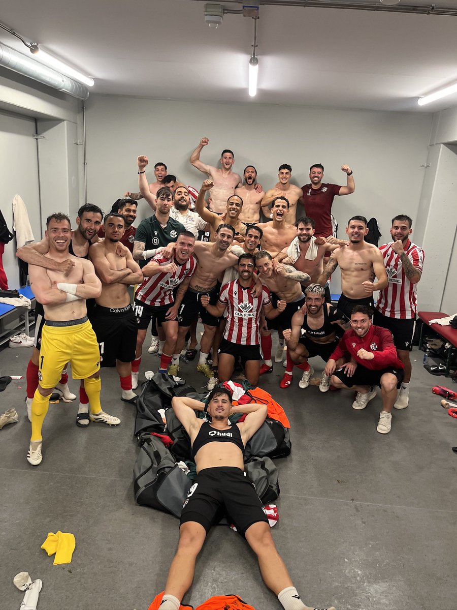 ZCFoficial's tweet photo. ENTRADAS 🎟️ ⚽️|

Recuerda que puedes pasar por nuestra tienda oficial para sacar tus entradas👏🏼🤩

Aprovéchate del descuento y llenemos el ruta 🪖♥️

#VamosMiZamora https://t.co/yS0X15HeAH