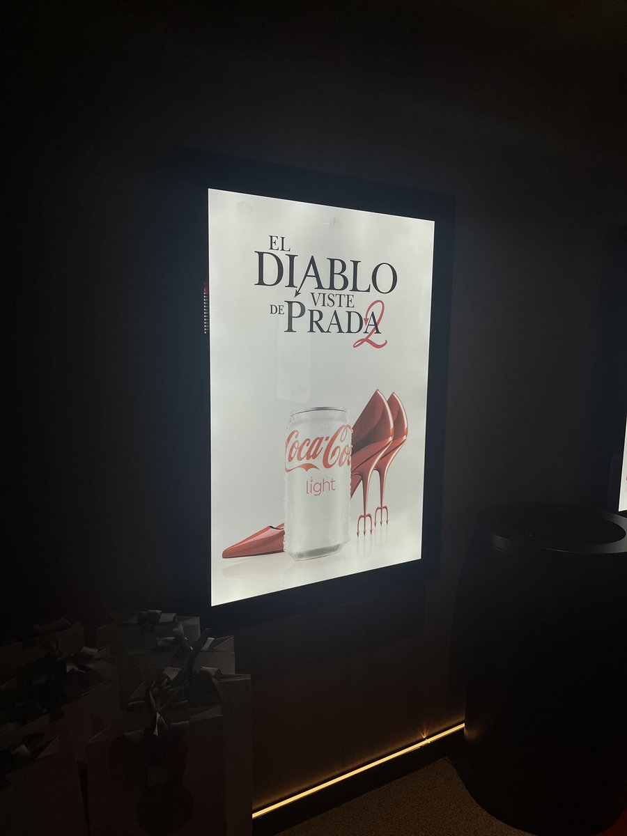 mkdirecto's tweet image. 📌Coca-Cola (@CocaCola_es) nos ha invitado al preestreno del Diablo viste de Prada 2 🍿👠

Hoy disfrutamos, antes que nadie, de un exclusivo pase privado de la película de la mano de Coca-Cola Light 🥤🤞🏻
#CocaCola