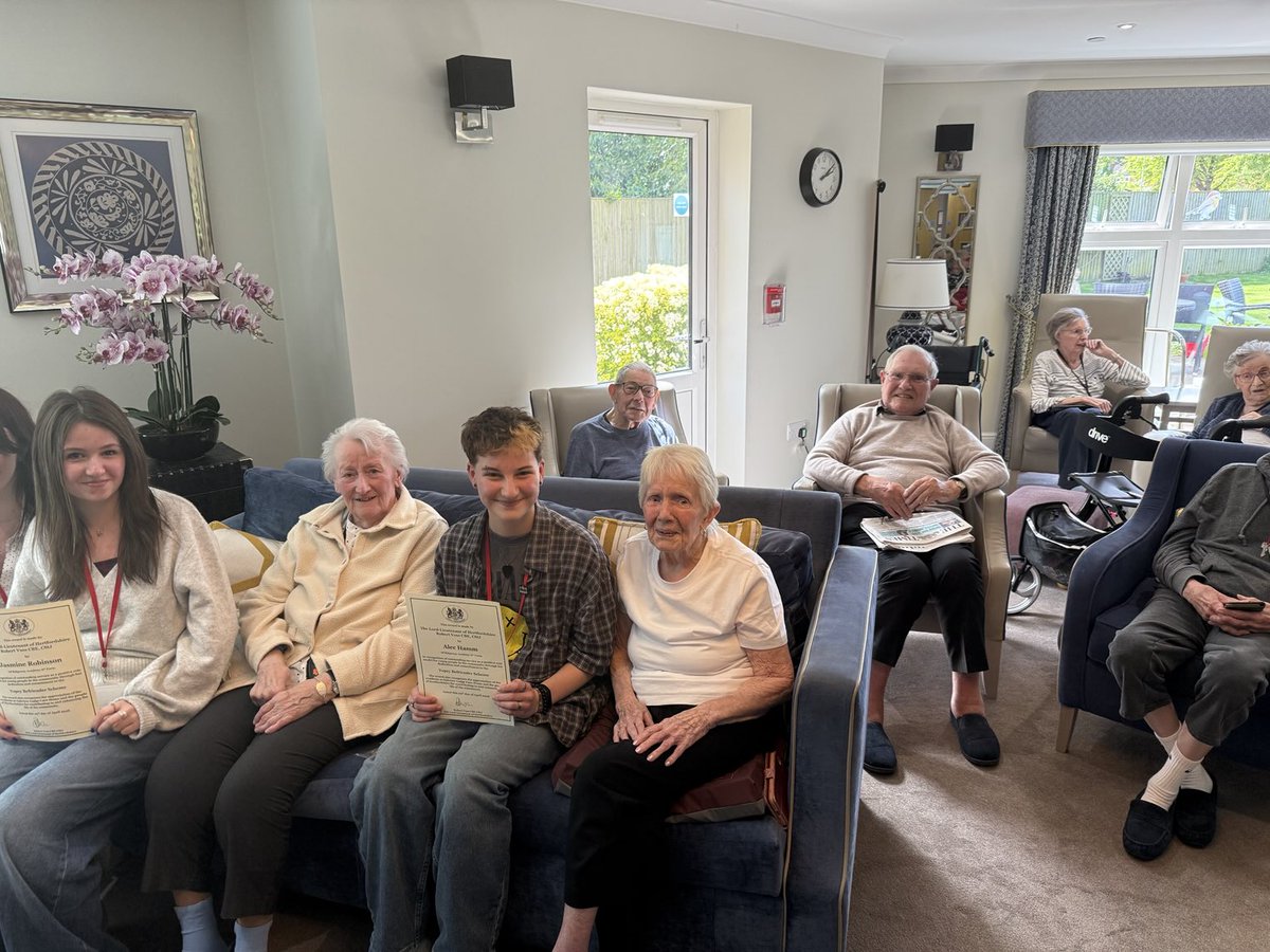 hertslieutenant's tweet photo. A real pleasure to join the year 12 pupils from ⁦@RidgewayAcademy⁩ as @YOPEYBefriender -befriending the residents of Oakview Lodge Care Home in #Welwyn . Good to meet the pupils and residents sharing their life https://t.co/zYAKO4R5Kg