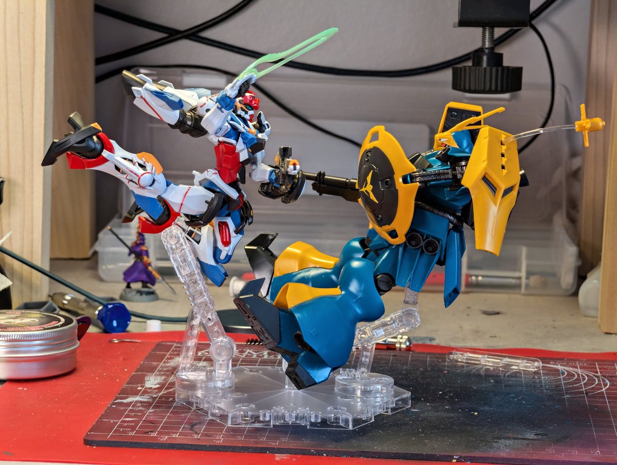 SowaVt's tweet image. I finally got a stand and when I saw it could have two I decided they must fight
#gunpla #gundam