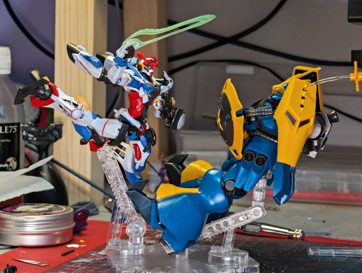 SowaVt's tweet image. I finally got a stand and when I saw it could have two I decided they must fight
#gunpla #gundam