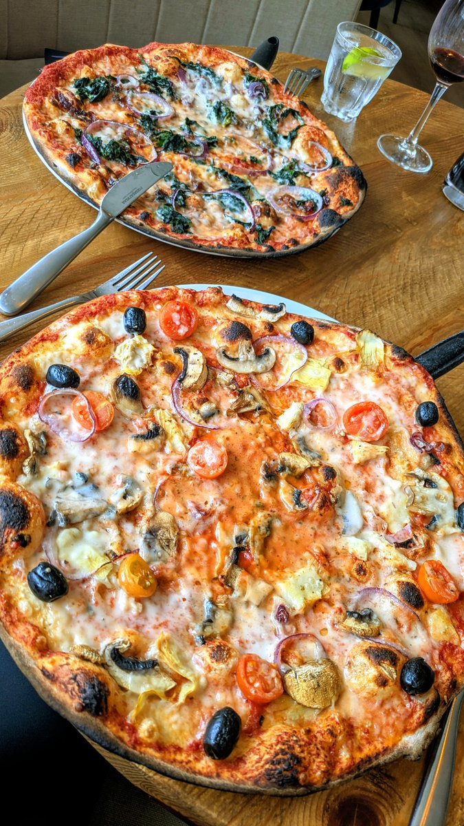 VeganOlive1's tweet image. #Vegan pizza @PizzaExpress Gibraltar... absolutely awesome from start to finish from the food to the service 😋♥️🌱🌻👌