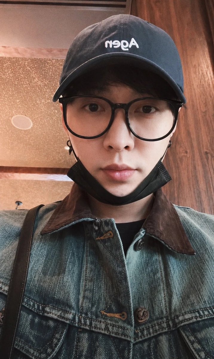 chsmiao's tweet photo. 260429 自印素材（1/2）

#LAY #张艺兴 #레이 #YIXING @layzhang @LAYZHANG_JP https://t.co/7zzwwyoNIV
