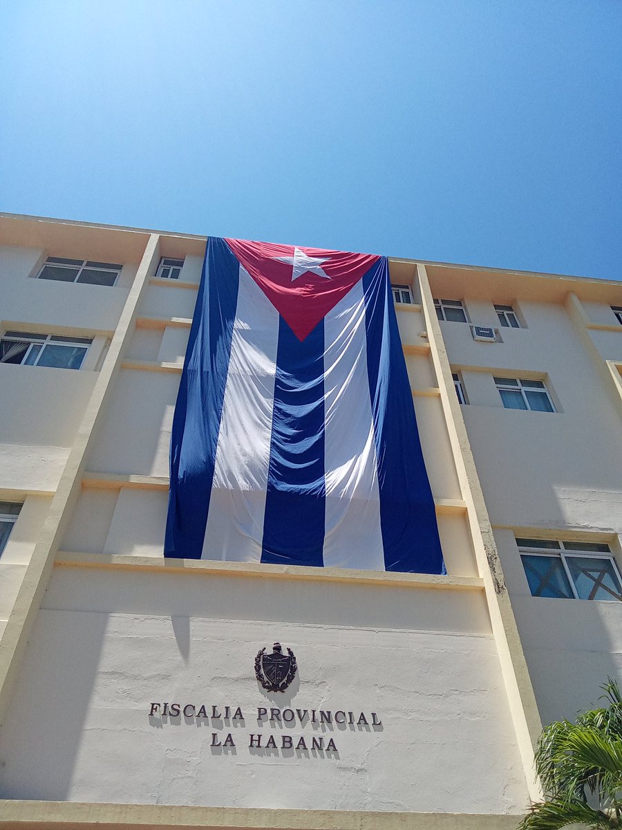 #PlazadelaRevolución 
#PlazaEnElCorazón SACA TU BANDERA!!!
FISCALÍA PROVINCIAL. 
VIVA EL #1RODEMAYO 
#CubaEstáFirme 
#LaPatriaSeDefiende 
#100AñosConFidel