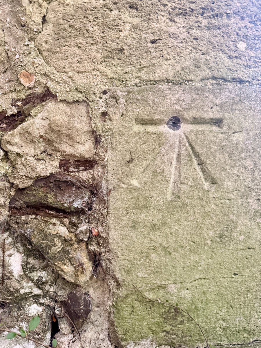 GretelleMaitre's tweet image. St Nicholas Church, Brockenhurst. 

#Benchmark