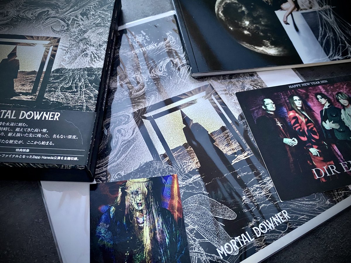 Codeofgrey's tweet photo. L’album est enfin arrivé ! 🎉 https://t.co/1h0QNtKaTD