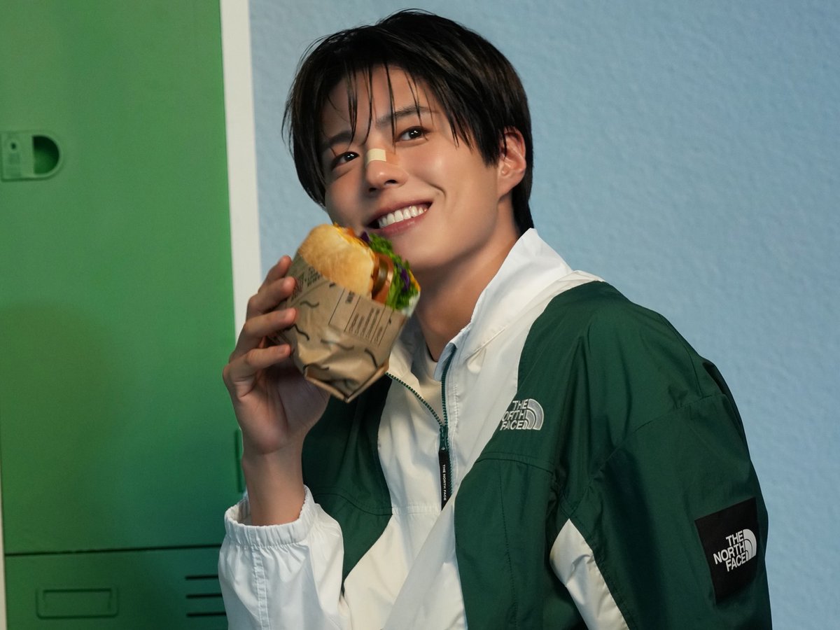 Bogumfrance's tweet photo. PARK BO GUM ‘SALADY’ CAMPAIGN SHOOT BEHIND FILM
29/04/2026

Source : Daum Café 

#parkbogum #bogummy #waitforyouinparis🇨🇵 #salady #saladykorea https://t.co/Nhxcr5YFt7