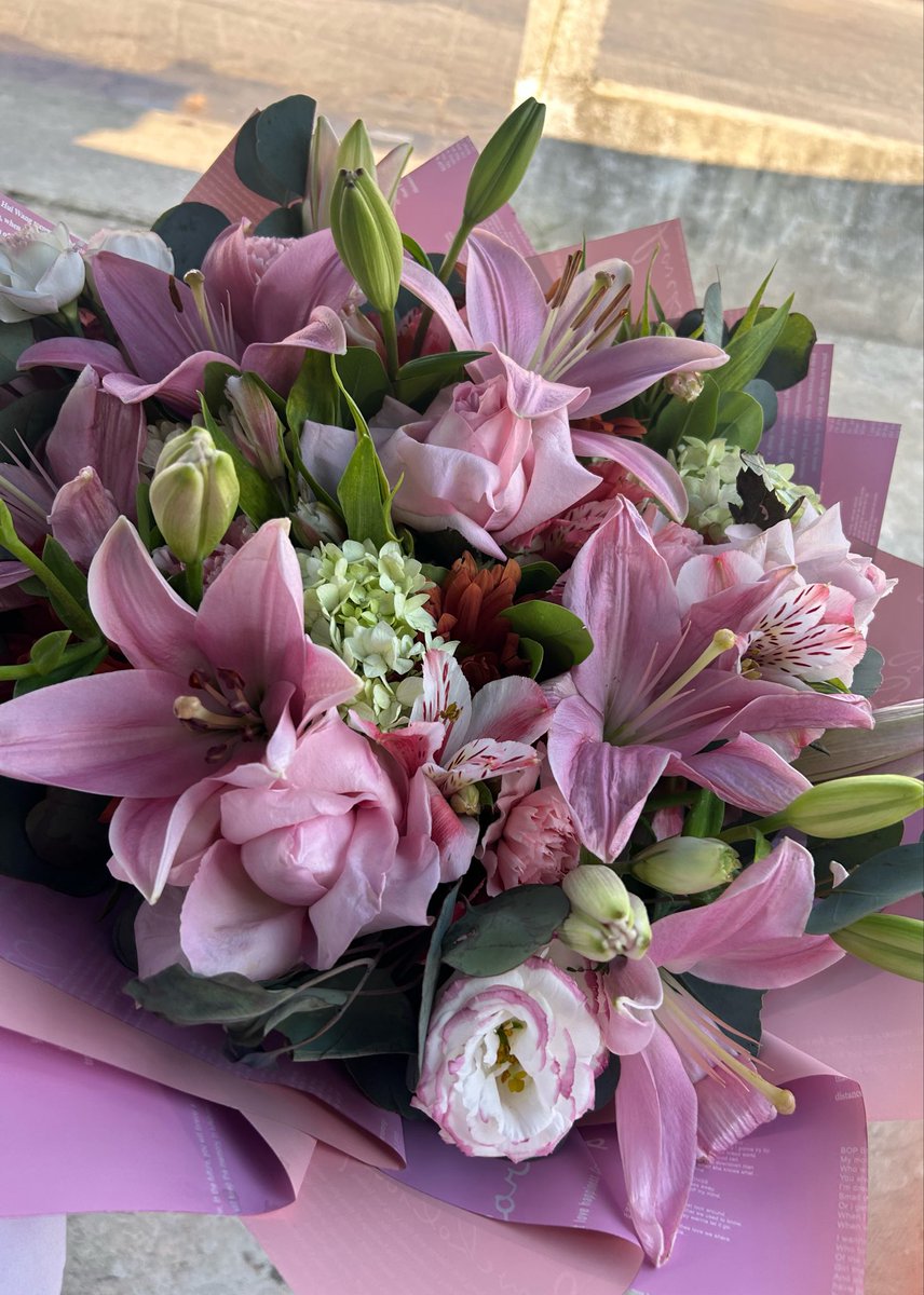 Bueno más bien quiero uno así como el que me dio mi novio el otro día pero con 27 rosas