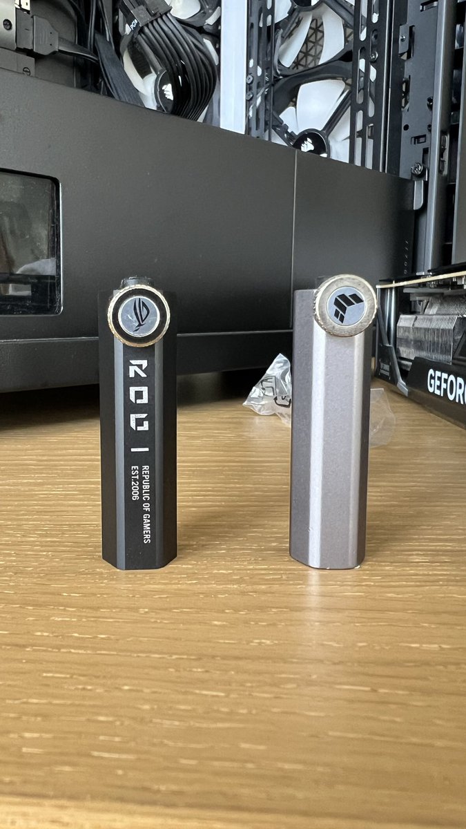 diegopcmr's tweet image. ASUS logic: Make the ROG Astral gpu support from plastic but make the TUF one from metal.
Which one is suposed to be the premium one?
#pcmr