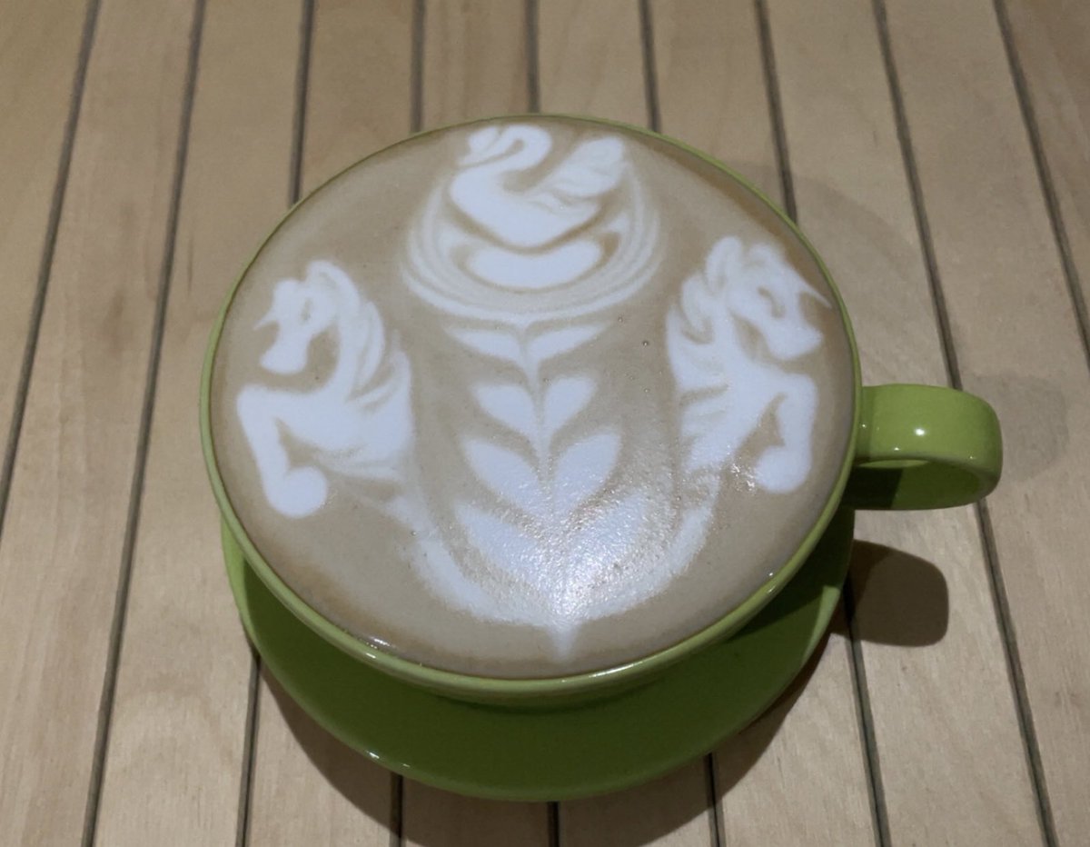 Aalsayigh's tweet image. #coffee #latté #lattéart 🌷🦄🦢☕️