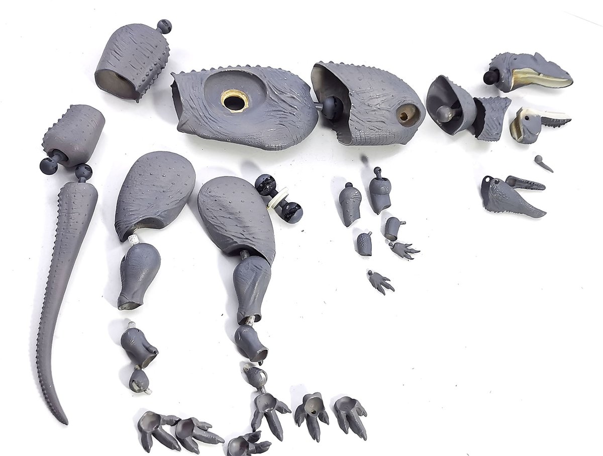 Development on the next BotM wave is moving quickly and new test shots almost ready! But there are still some incredible fine cut figures that I haven't posted yet so today we have a look at the fine cut for Ceratosaurus! 
Preorder at: creative-beast.com/product/cerato…