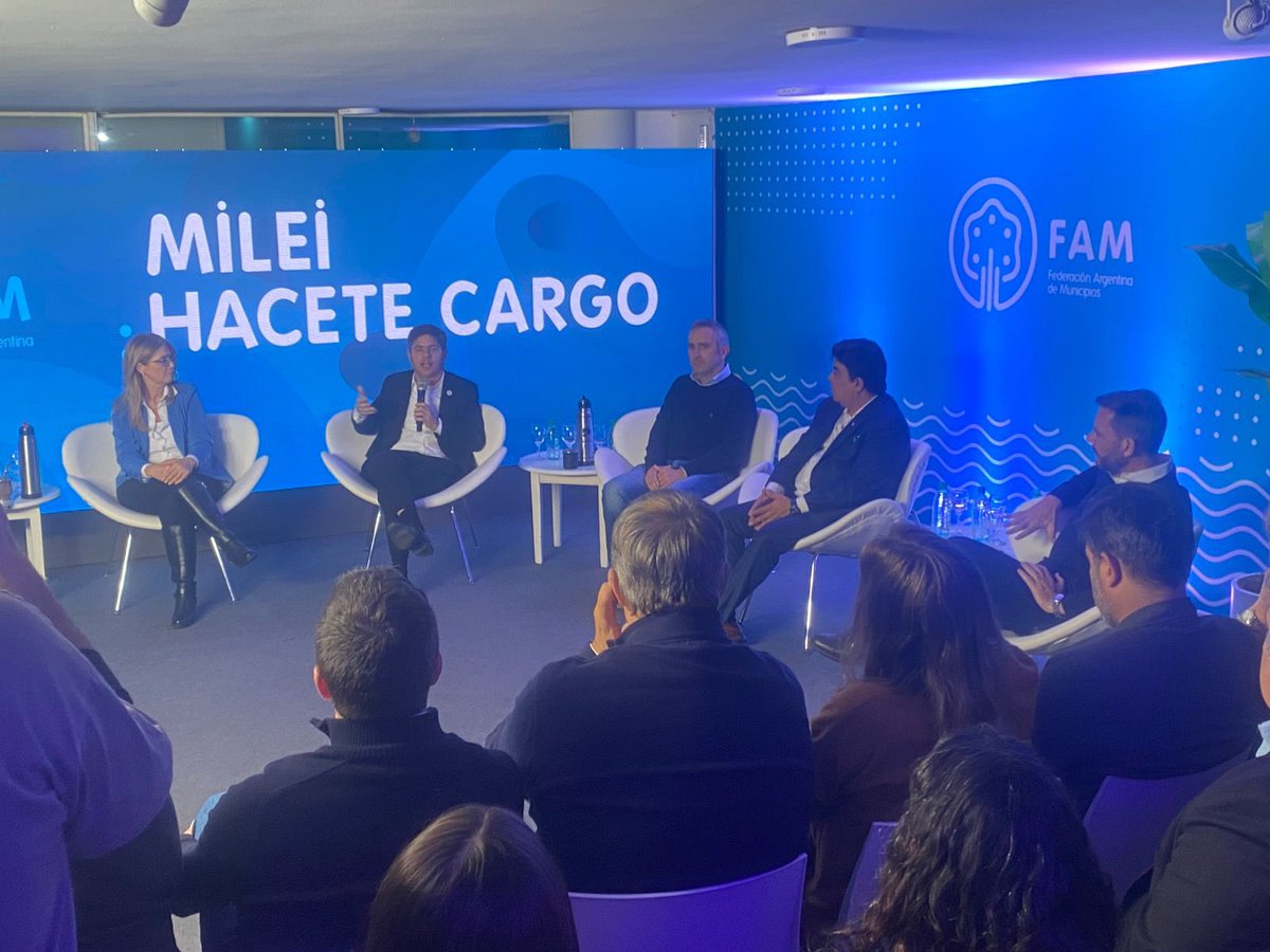 Kicillof junto a Magario, Espinoza, Larroque e intendentes en la FAM para cerrar la jornada de reclamo hacia el gobierno nacional por fondos adeudados para alimentos