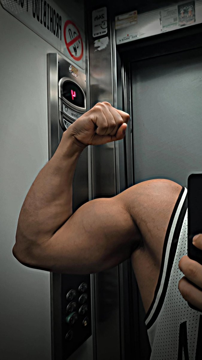 SebJa15's tweet photo. Como van esos brazos? 😮‍💨💪 https://t.co/rgAmnAnPBF