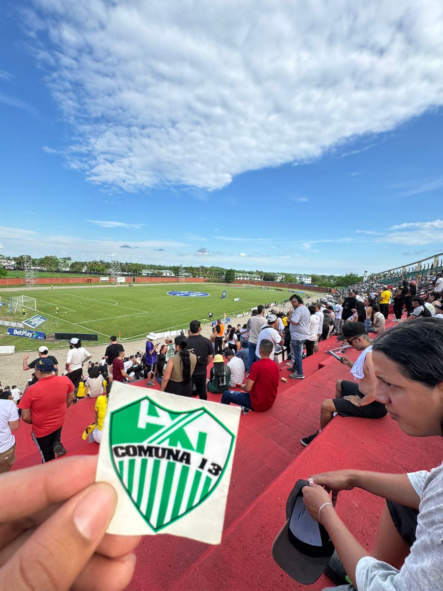 LDSComuna13's tweet photo. Una nueva cancha en la que decimos presente y una nueva ciudad que recibió a la hinchada más popular del país. @nacionaloficial y @ldsoficial ¡EL EQUIPO Y LA BARRA QUE SOSTIENEN EL FÚTBOL COLOMBIANO!

@ldsoficial #SiemprePresentes #SiempreLocales https://t.co/VGJrT7LEgU