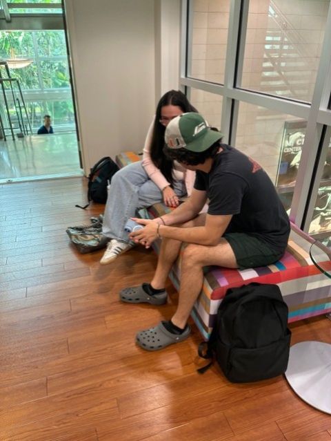 UMiamiNursing's tweet image. 📚🧠 😅 #Finalsweek at #SONHS means serious #studyvibes in the Schwartz Center for #Nursing and #HealthStudies, fueled by our Vicky Bakery #snackstation! 
💯+++ Bonus points if you catch the #SONHSfaculty cameo!  
🙌 Best of luck, Canes!

#UMiami #UMiamiNursing #HealthScience