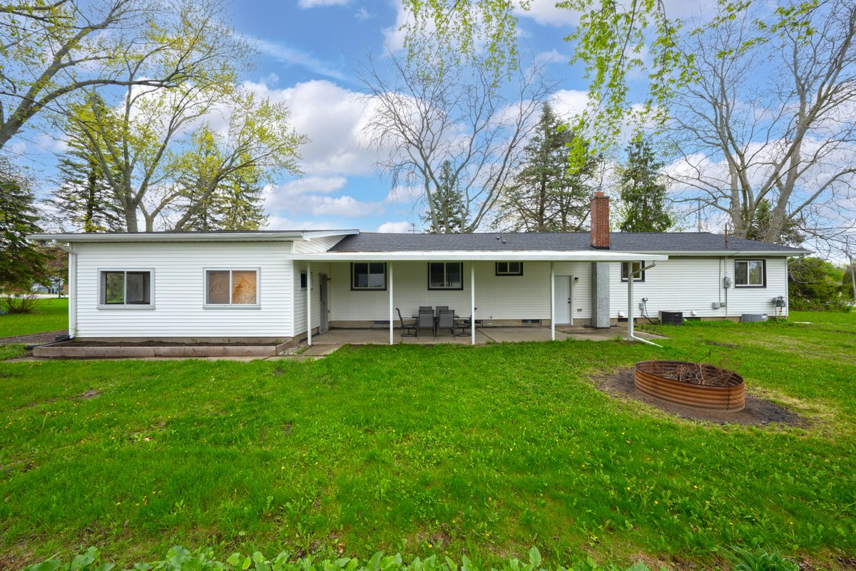 GreatLakeAerial's tweet image. New Listing!

$296,400
3500 S Elms Rd, Swartz Creek

Listed by:
Laura Fletcher Riege 810-397-4696,

Coldwell Banker Professionals 248-628-1900

#realtor #realestate #swartzcreek #forsale